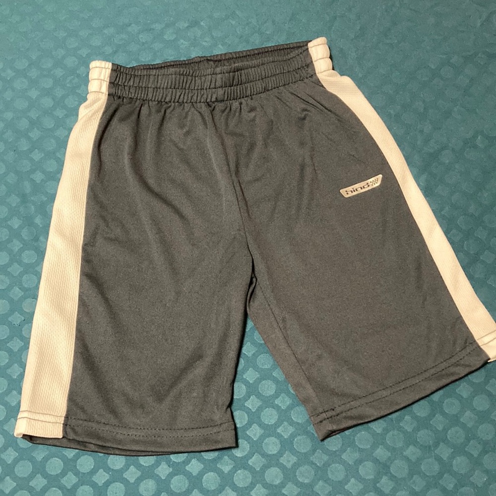 🌺 3/$12 Hind shorts, boys size medium 5/6